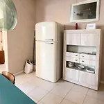 Casa Milvio A By Zoom In Earth アパート マリーナ・ディ・チェーチナ