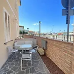 Casa Milvio A By Zoom In Earth アパート マリーナ・ディ・チェーチナ